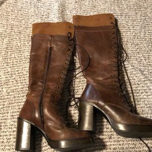 Tall lace up boot, in excellent condition